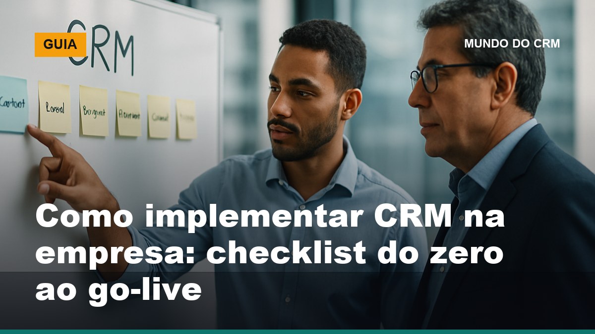 Gerente de projeto e diretora de vendas brasileiros revisando plano de implementação de CRM em quadro branco com post-its de etapas