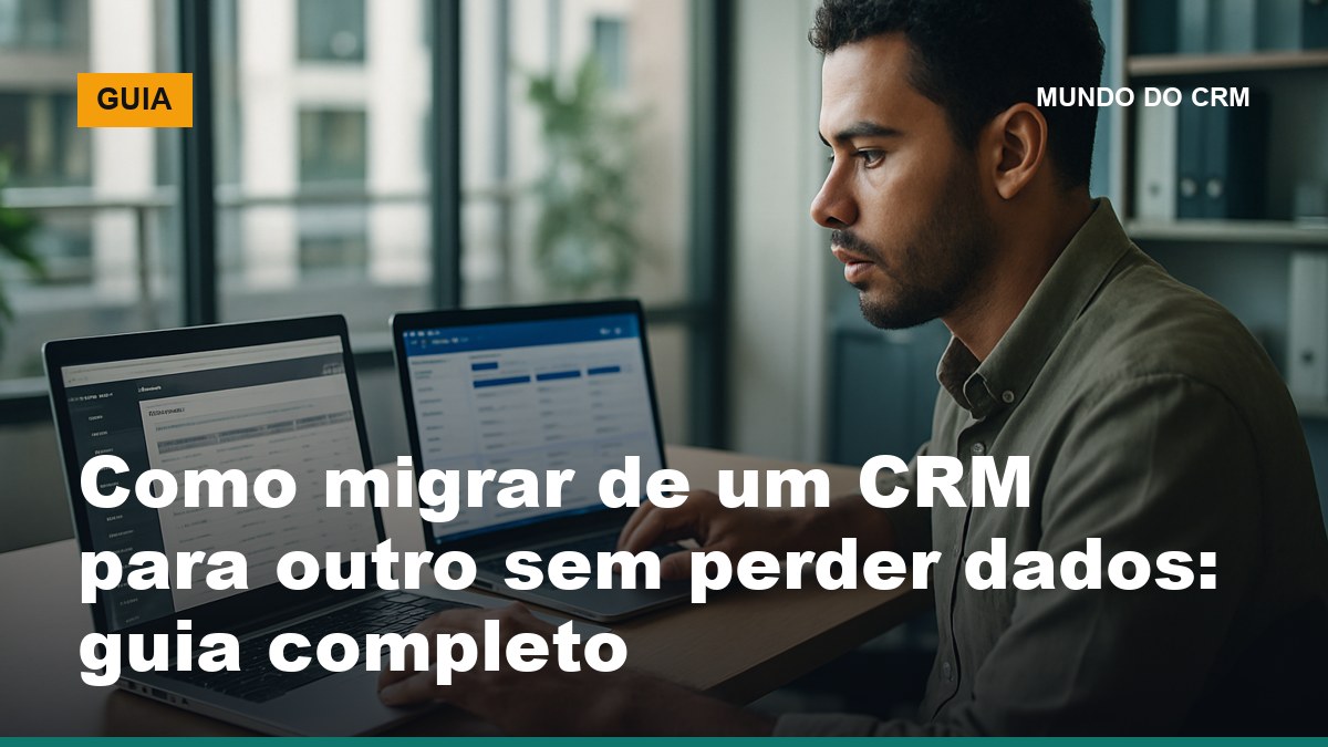 Especialista de TI e gerente de vendas brasileiros comparando dados de migração entre CRM antigo e novo em dois laptops lado a lado