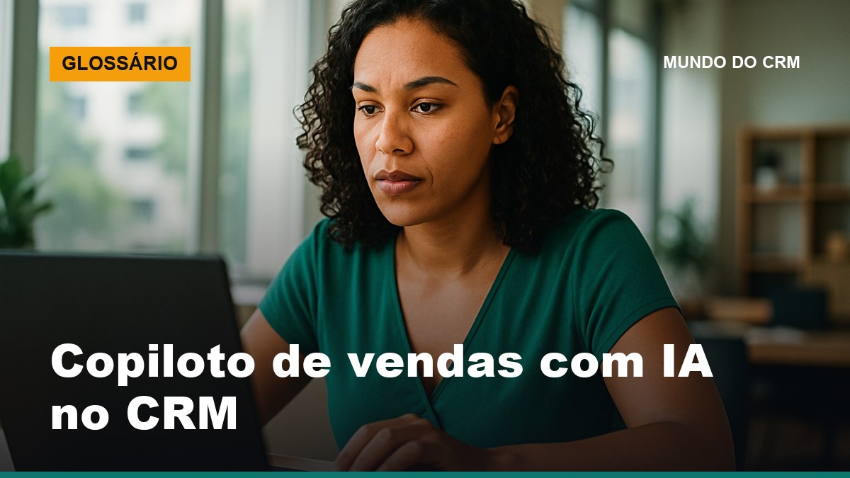 Vendedor usando copiloto de vendas com IA no CRM para revisar sugestão de e-mail na tela
