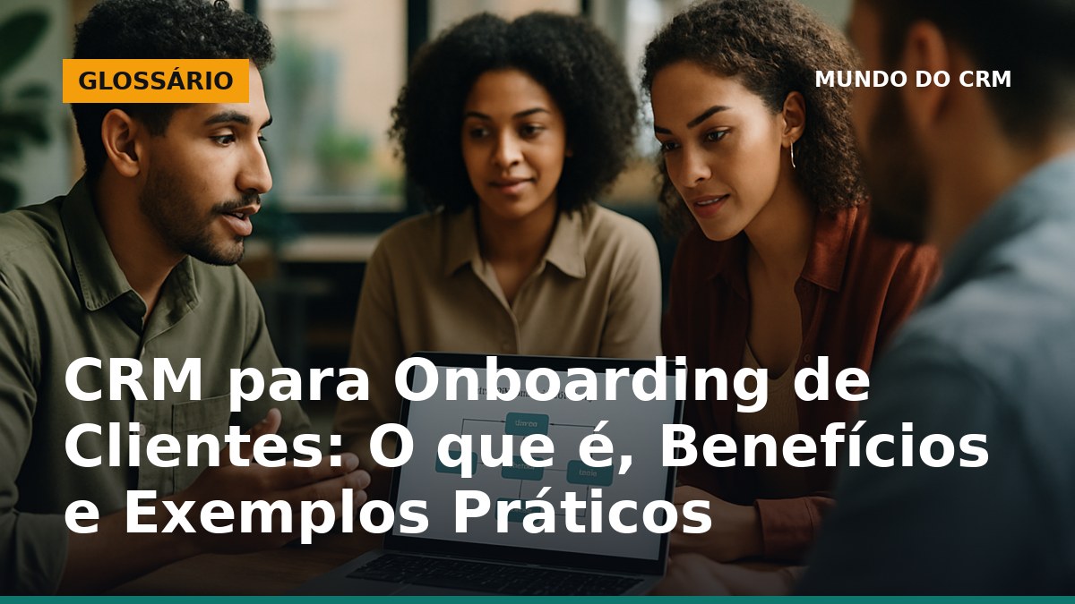 Equipe brasileira usando CRM para onboarding de clientes, analisando fluxo digital em tela.