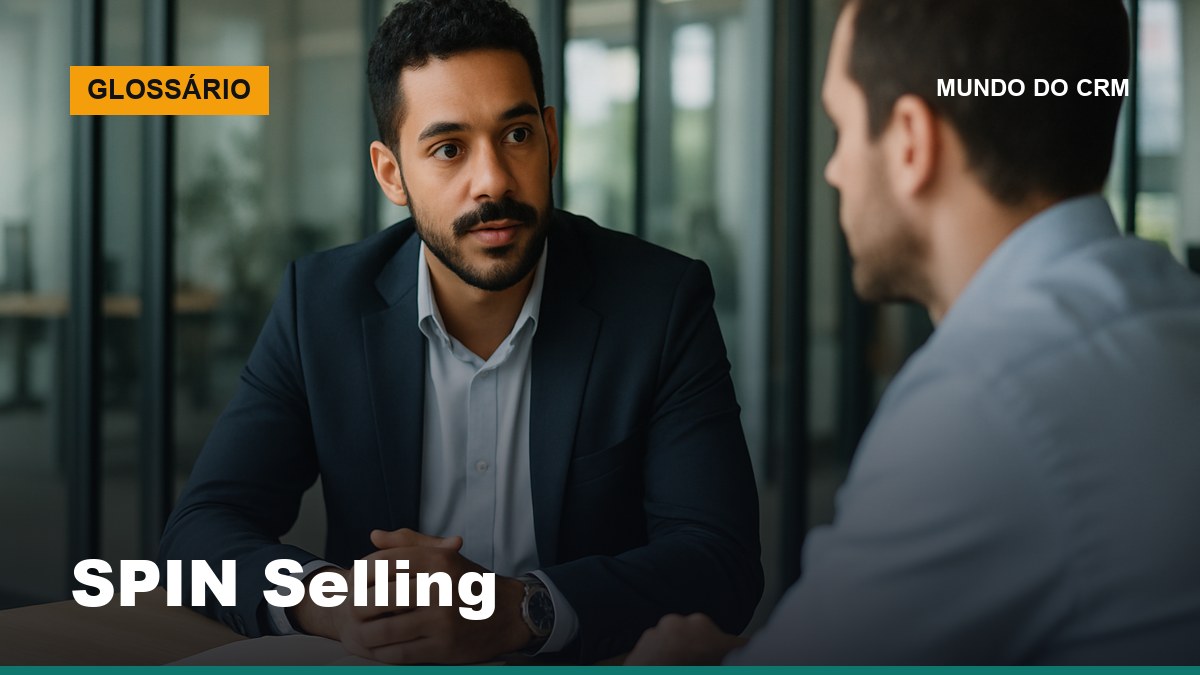 Vendedor brasileiro conduz reunião consultiva usando técnica SPIN Selling com cliente em sala moderna