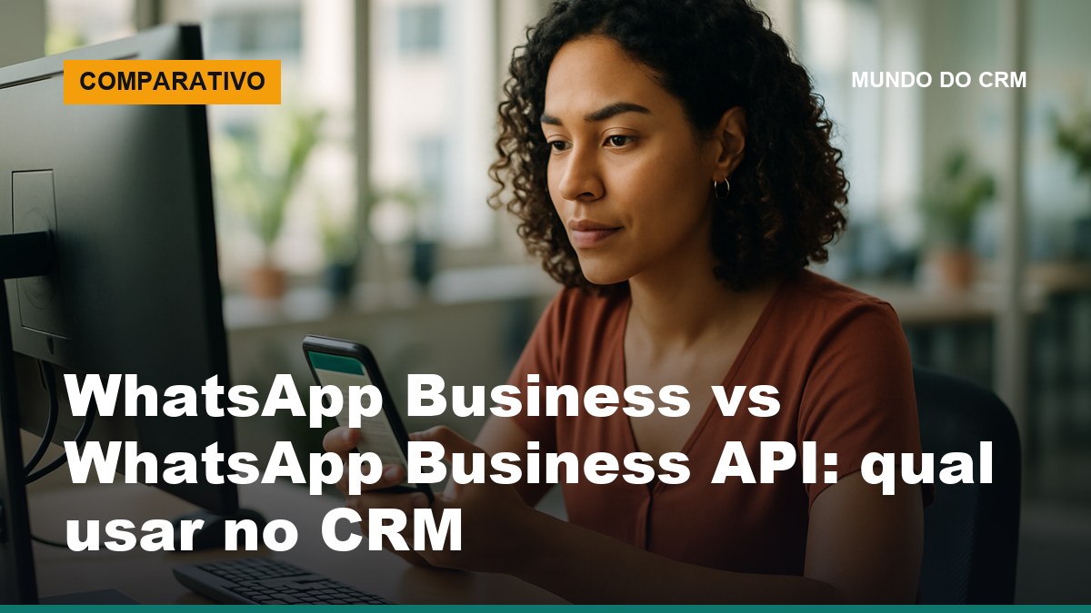 Vendedora usando WhatsApp Business API integrada ao CRM no computador para atender clientes